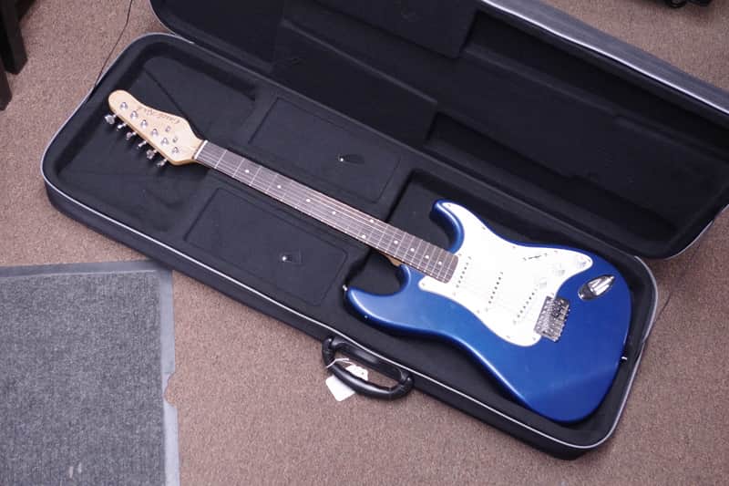 Castlerock SV40 double cutaway electric guitar w/ Case - tremolo - used - blue image 1