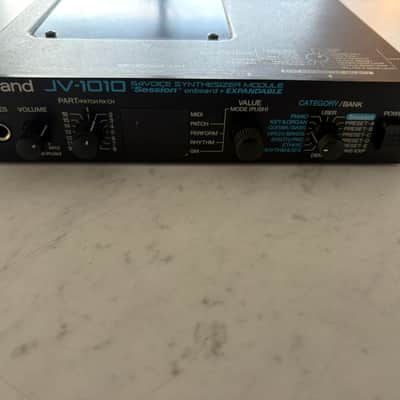 Roland JV-1010 64-Voice Synthesizer Module 1999 - 2003 - Black