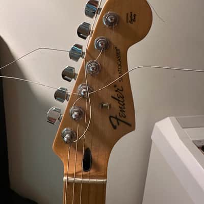Fender Standard Stratocaster Made in Mexico 2015, finition Arctic White, manche érable image 3
