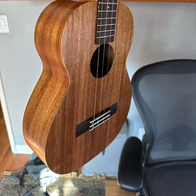 Kamaka HF-4 Baritone Ukulele (2023), ser. #231277, original black tolex hard shell case. image 4