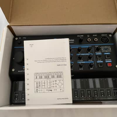 Behringer Pro VS Mini 4-Voice Hybrid Vector Synthesizer 2023 - Present - Black image 2