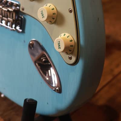 Fender Custom Shop '64 Reissue Stratocaster Journeyman Relic - Daphne Blue image 11