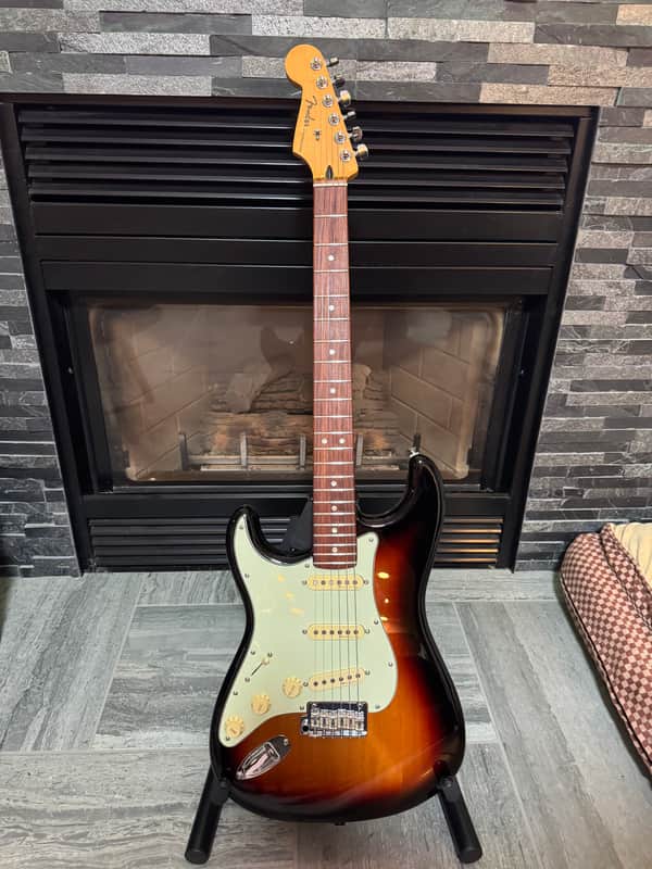 Fender Player Plus Stratocaster Left-Handed 2024 - Present - 3-Color Sunburst