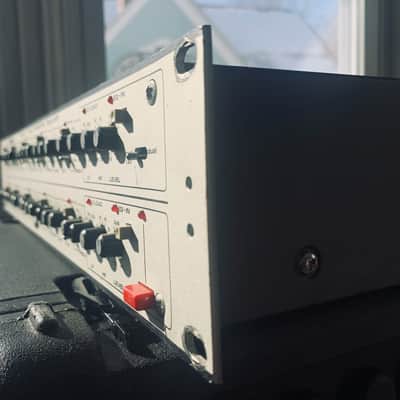 Klark-Teknik DN410 Dual Channel 2x5 Band Parametric Equalizer image 3