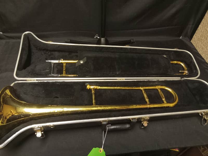 Holton TR602 Slide Trombone serial 950961 - Lacquer image 1