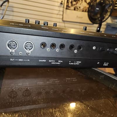 Korg KROME 73-Key Synthesizer Workstation 2010s - Black image 3