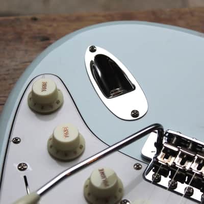 FENDER "American Vintage II 1965 Stratocaster, Round-Lam Rosewood Fingerboard, Sonic Blue" HARDCASE, 3, 69 KG image 6