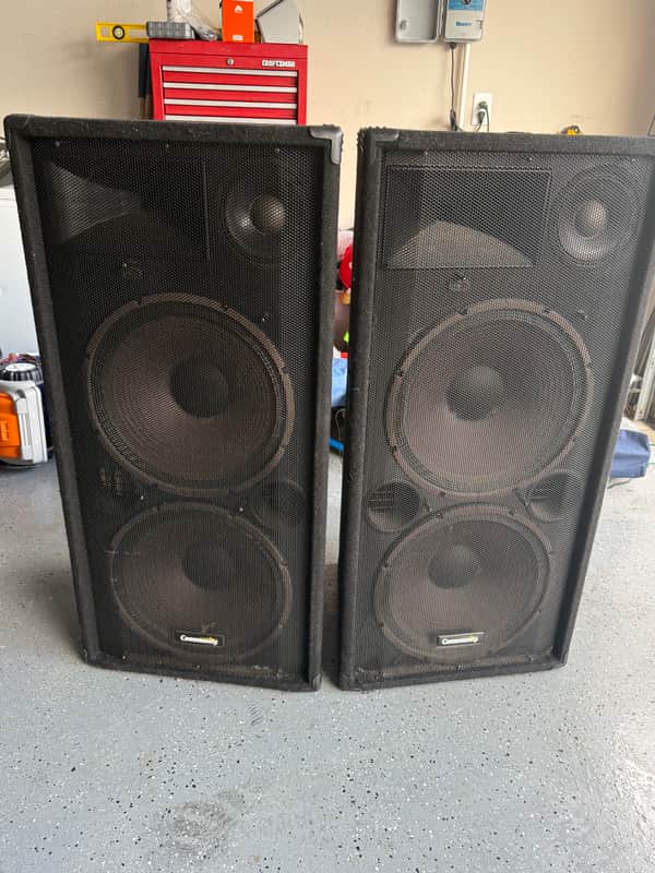 Pair of Community XLT525 Speakers image 1
