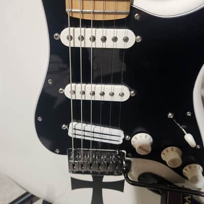 Fender Player Stratocaster, Maple Fingerboard, Polar White 2022 - Gloss Polyester image 2