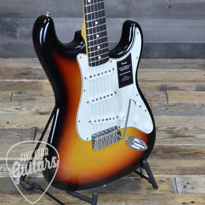 Fender Dealer Exclusive Vintera  Road Worn  '60s Stratocaster  3-Color Sunburst with Hardshell Case image 9