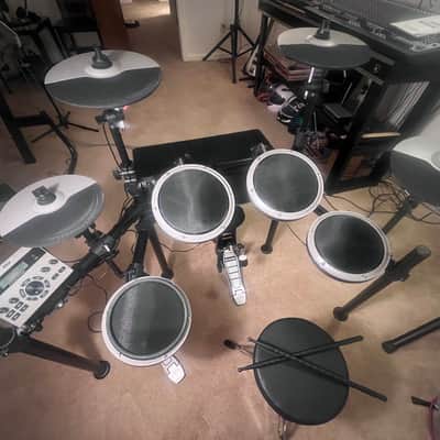 Donner DED-200X Electronic Drum Set, Electric Drum Kit with Quiet Mesh Drum Pads, 2 Cymbals w/Choke, 31 Kits and 450+ Sounds, Throne, Headphones, Sticks, USB MIDI, Melodics Lessons (5 Pads, 4 Cymbals) image 4