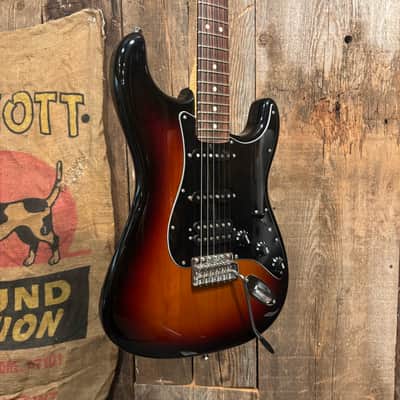 Fender American Special Stratocaster HSS with Rosewood Fretboard 2010 - 2018 - 3-Color Sunburst image 3