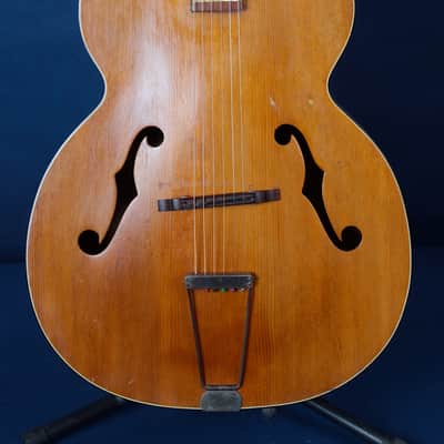 Kay K-46 / 1947-1951 / Carved Top, Bowed Neck image 2
