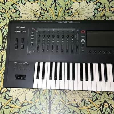 Roland Fantom 6 Synthesizer Keyboard image 3