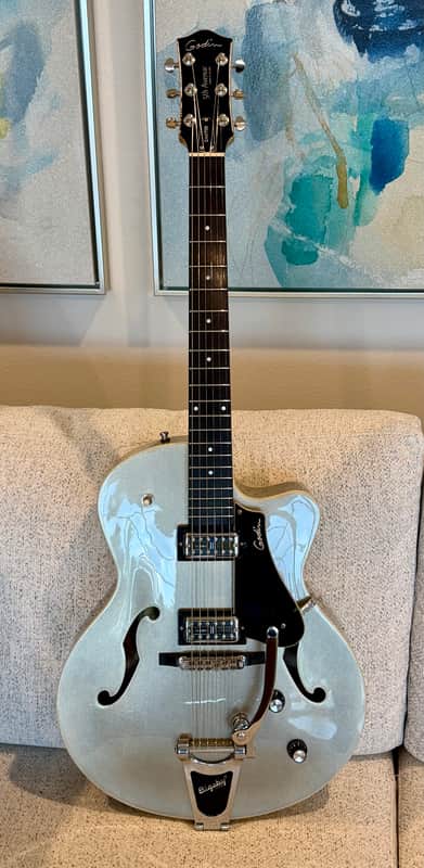Godin 5th Ave Uptown Ltd with TV Jones Classic Pick-ups, Bigsby, Steinberger Tuners, - Silver