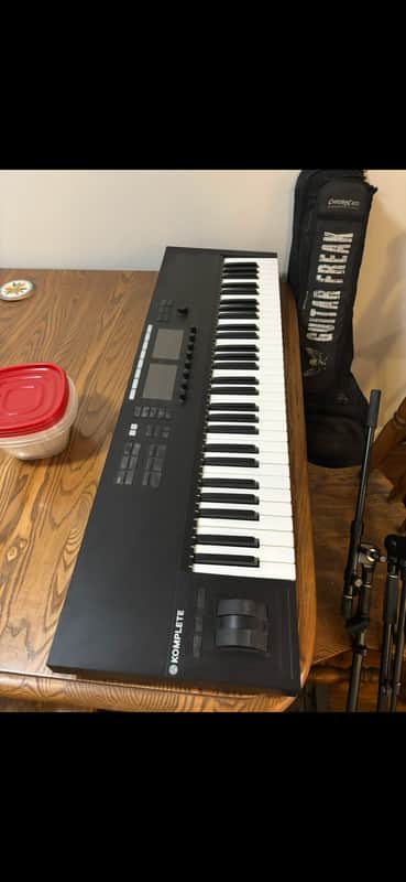 Native Instruments Komplete Kontrol S61 Mk2 2010s - Black image 1