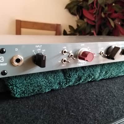 UK Sound 1173 Mic Pre/Compressor 2018/2019 - Light Blue image 3