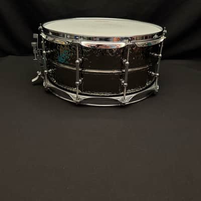 Ludwig LB417KT 14” x 6,5” Black Beauty Hammered snare drum imagen 7