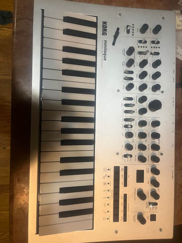 Korg Minilogue 4-Voice Polyphonic Analog Synthesizer 2016 - Present - Silver image 1
