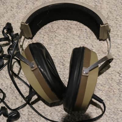 Vintage Realistic Pro Headphones image 2