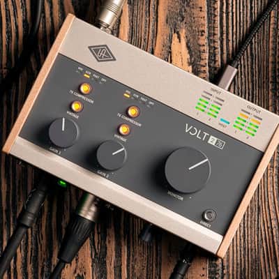 Universal Audio VOLT-276 USB Audio Interface with XLR Cable, Guitar Cable, and 1/4 in. TRS Cables image 7