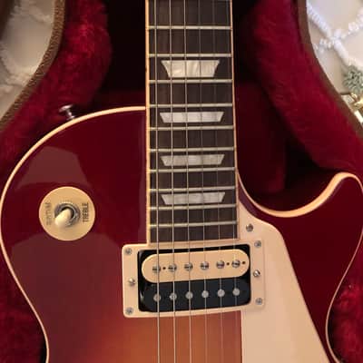Gibson Les Paul Classic 2019 - Present - Heritage Cherry Sunburst image 3