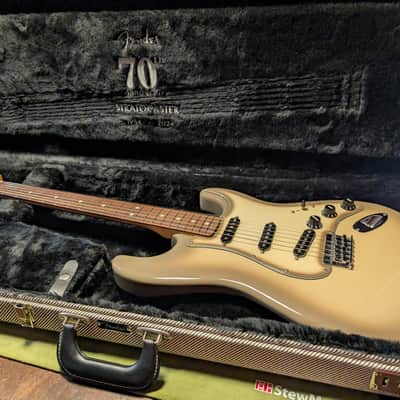 Fender 70th Anniversary Vintera II Stratocaster 2024 - Antigua image 3