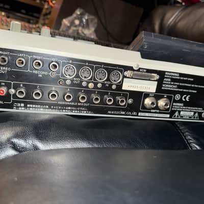 Akai MPC2000XL MIDI Production Center 2000 - 2005 - Grey image 6