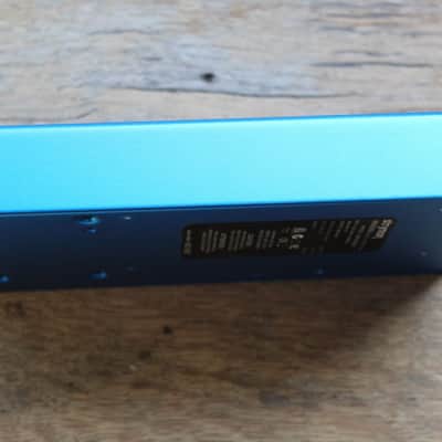 Strymon Zuma R300 5-Output Ultra Low-Profile High Current DC Power Supply Blue image 6