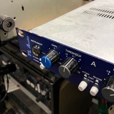 TL Audio C-2021 Indigo Series Dual Valve Compressor 2000s - Blue image 6