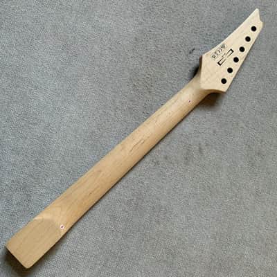 Ibanez Short Scales Guitar Maple Wood Neck, 24 Frets Fingerboard image 6