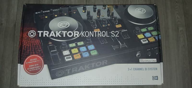 Native Instruments Traktor Kontrol S2 mk2 2010s - Black image 1