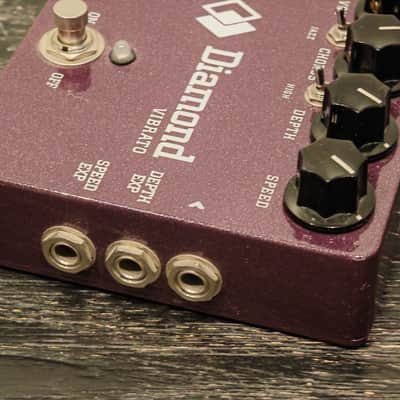 Diamond Vibrato V1 2011 - 2020 - Purple image 3