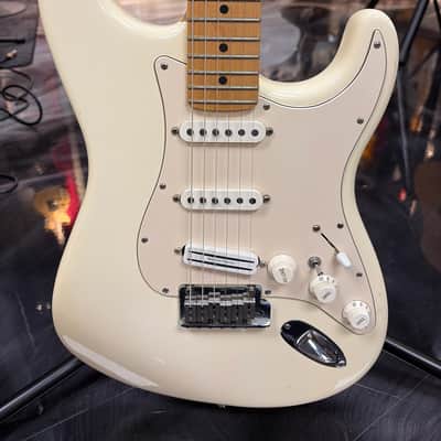 Fender Highway One Stratocaster with Maple Fretboard 2002 - Blonde image 2
