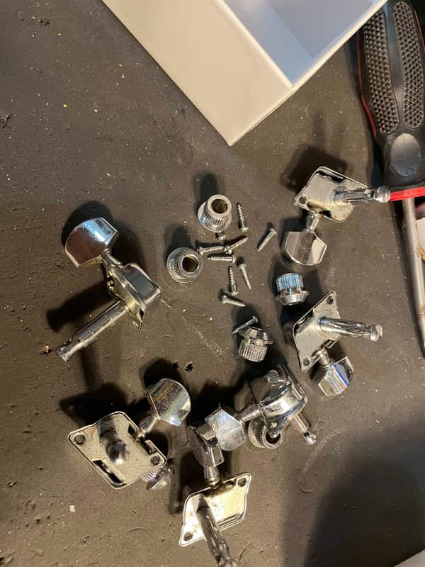 Yamaha unknown 80, 90 - guitar tuning heads image 1