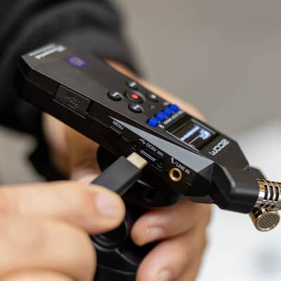 Zoom H1essential 2-Track 32-Bit Float Portable Audio Recorder + Vipro Professional Lavalier Condenser Microphone image 9