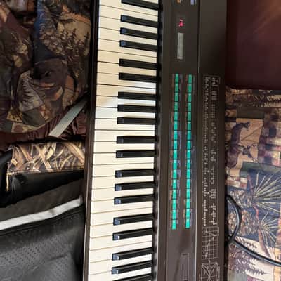 Yamaha DX7 digital fm synthesizer image 3