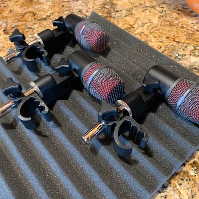 sE Electronics V Beat Supercardioid Dynamic Drum Microphone - 3-Pack w/ V Clamp image 3