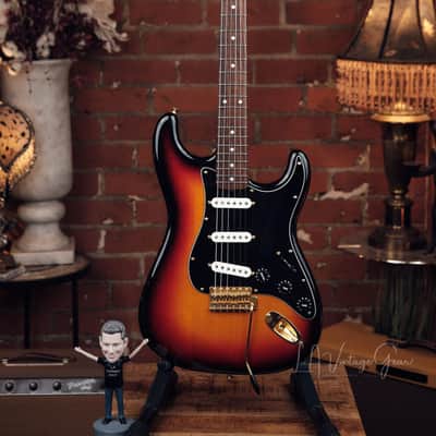 1993 Fender Japan ST-62G Stratocaster – Fujigen Era – Gold Hardware in 3-Tone Sunburst! image 1