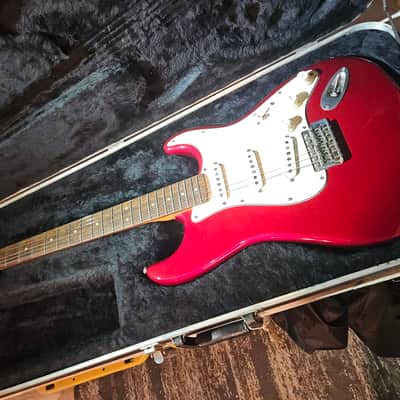 Squire strat classic vibe 60,s strat Candy apple red, rosewood fingerboard image 1