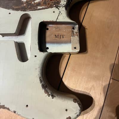 MJT VTS Hardtail Strat Body Heavy Relic Olympic White over Sunburst 2026 - Olympic White over Sunburst image 3