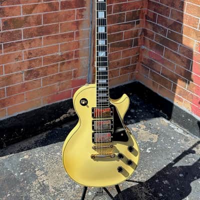 Gibson Les Paul Custom 1989 - a stunning Alpine White Custom ready for any great guitar collection. image 2