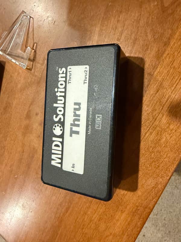 MIDI Solutions MSL THRU 2 Output Active MIDI Thru Box 2010s - Black image 1