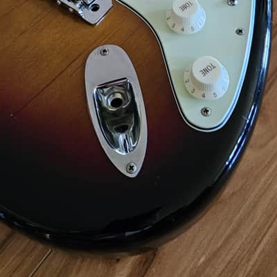 Fender Classic Series '60s Stratocaster with MojoTone Quiet Coil Pickups & Tweed Case - EXC image 4