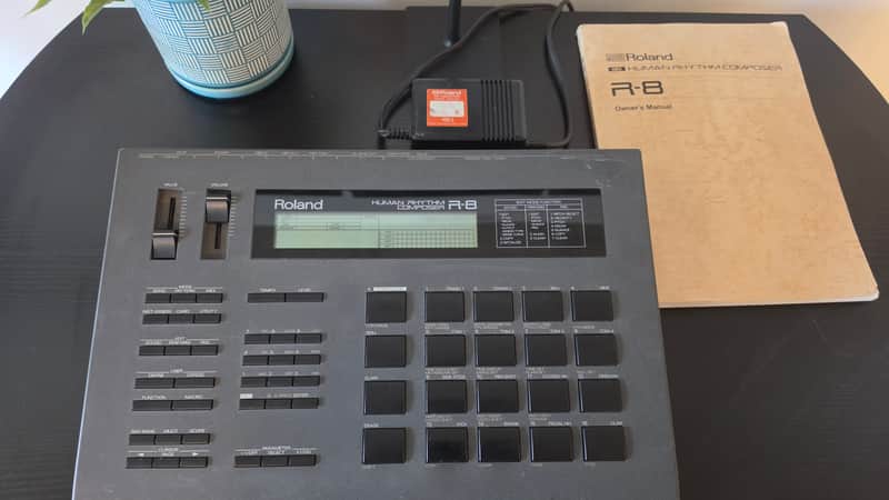 Roland R-8 Human Rhythm Composer
