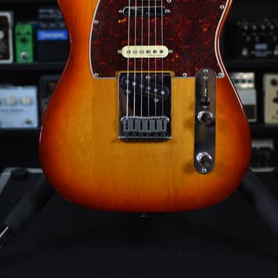 Fender Player Plus Nashville Telecaster with Pau Ferro Fretboard 2023 - Present - Sienna Sunburst image 3