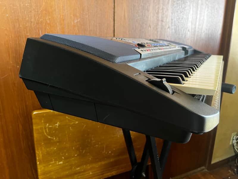 YAMAHA PSR-540 61-Key Full Size Key MIDI Portable Keyboard w