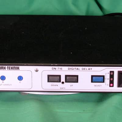 Klark Teknik DN716 1980s Digital Delay SN2831 image 2