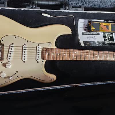 2010 Fender American Standard Stratocaster with Rosewood Fretboard 2010 Olympic White image 2
