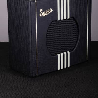 Supro Delta King 10 1 x 10-inch 5-watt Tube Combo Amp - Black and Cream image 2